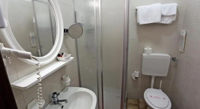 Четырёхместный номер Standard Hotel Astoria