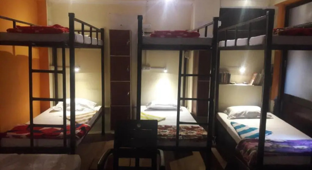 Кровать в общем номере Buddha Guest House