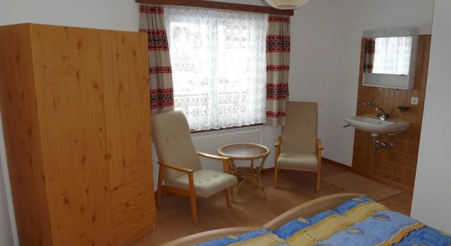 Pauli, Prenota Hotel Saas-Grund 