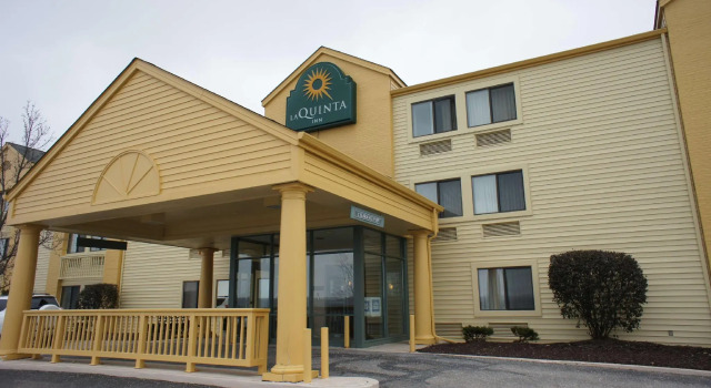 Четырёхместный номер Standard La Quinta Inn by Wyndham Cleveland Independence