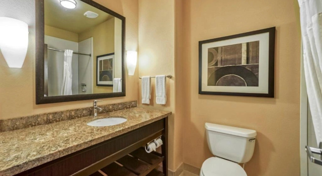Шестиместный люкс Holiday Inn Express and Suites Beeville by IHG