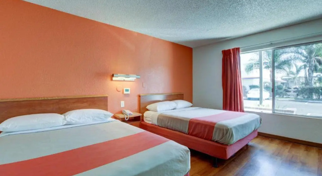 Четырёхместный номер Standard Motel 6-Santa Ana, CA - Irvine - Orange County Airport