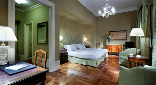 Двухместный номер Superior Eurostars Hotel Excelsior