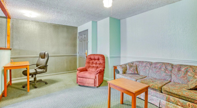 Полулюкс OYO Townhouse Tulsa Woodland Hills