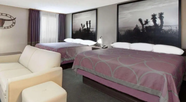 Четырёхместный номер Standard Super 8 by Wyndham Victoria/North/Mall Area
