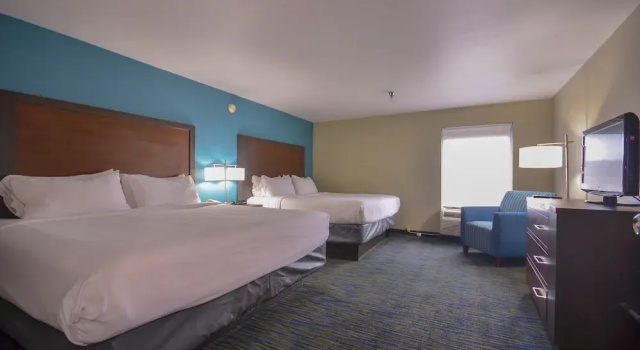 Двухместный люкс Holiday Inn Express & Suites Fayetteville University of Arkansas Area by IHG