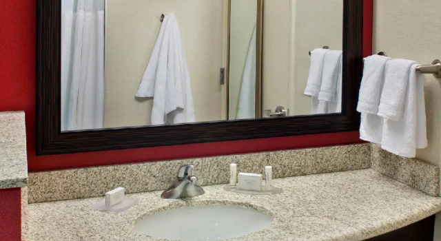Четырёхместный номер Standard Courtyard by Marriott Washington, D.C./Foggy Bottom