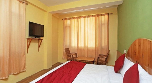 OYO 14187 Home River View Studio Shanag Road, Забронировать Отель Отели Манали с парковкой, Парковка