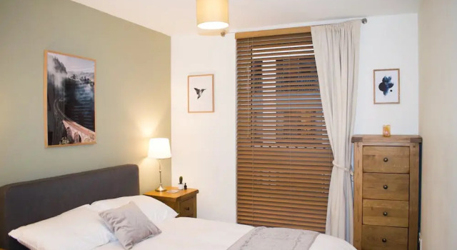 Bright 2 Bedroom Home With Balcony, Prenota Appartamento Edimburgo 