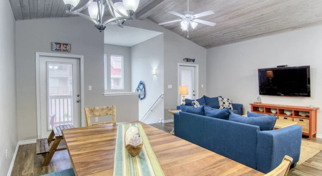 Beach-i-licious 4 Bedrooms 3.5 Bathrooms Townhouse