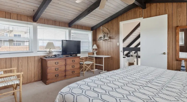 A-frame Beach House Steps From the Ocean With Deck & Central AC, Брондау Демалыс үйі Сент Аугустин Saint Augustine Area