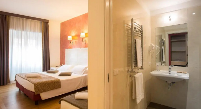 Трёхместный номер Superior Floris Hotel