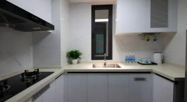 Двухместный люкс с 2 комнатами с балконом и с видом на море Zhonghai Vacation Homestay (Shantounan Railway Zhonghai Golden Coast Water Park)