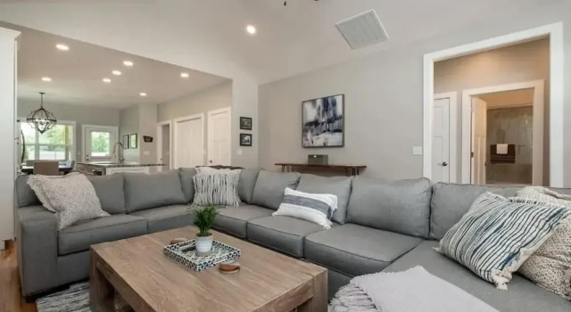 Коттедж Deluxe Walkable Downtown 5BR - Hot Tub and Resort Access