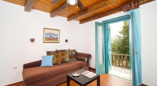 Villa Ilios - Delightful 2 Bedroom Stone House, Забронировать Вилла Отели East Crete с парковкой, Парковка