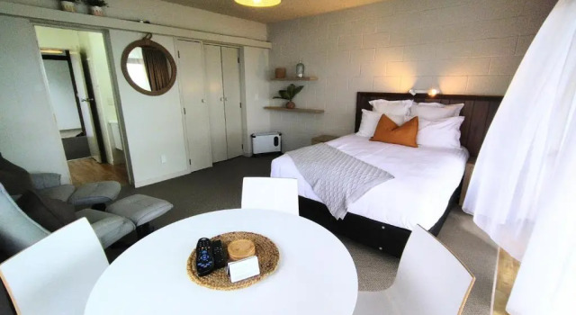 Апартаменты Whispering Sands Beachfront Motel