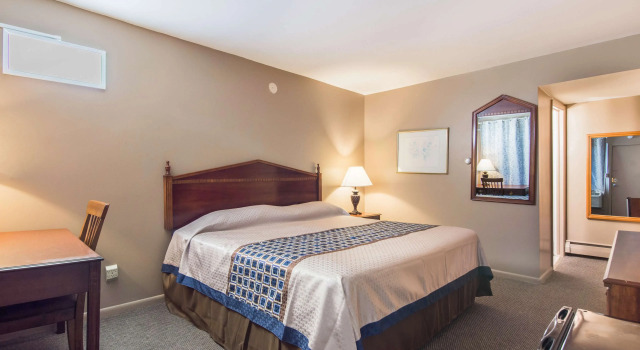 Четырёхместный номер Standard Knights Inn Amsterdam