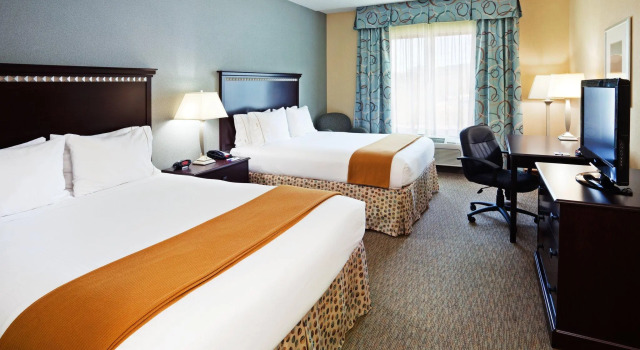 Четырёхместный номер Standard Holiday Inn Express Hotel & Suites Smyrna-Nashville Area by IHG