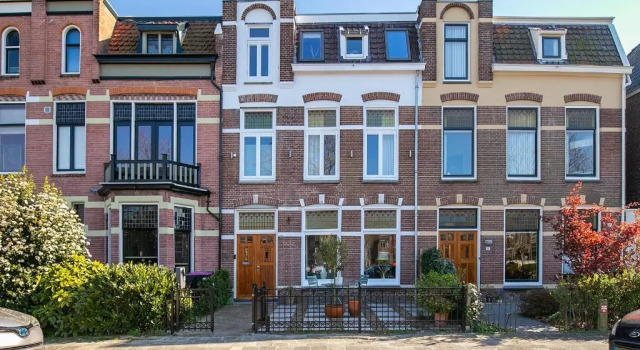 Uniek verblijf in herenhuis, eigen appartement op de tweede etage van ons huis, Buchen Sie Ferienwohnung Leeuwarden Friesland