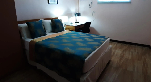 Номер Standard Jones Place Hotel