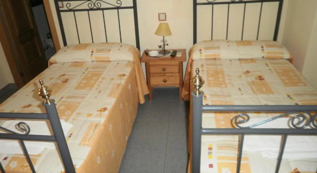 Четырёхместный номер Standard с красивым видом из окна Hostal Miraflor de las Cadenas