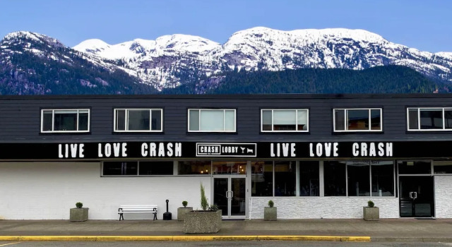 Crash Hotel Squamish, Buchen Sie Hotel  