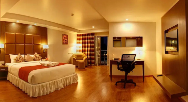 Полулюкс с видом на город The Atrium Boutique Hotel