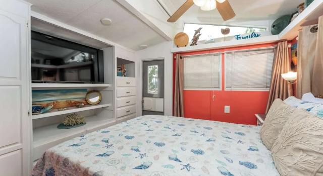 Charming 1BR Waterfront Retreat With Private Patio