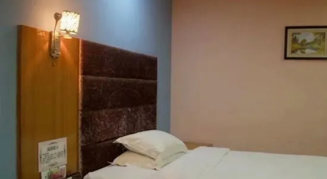 lanwan hotel, Book Hotel Yue Lu Changsha, near Wangchengpo Station