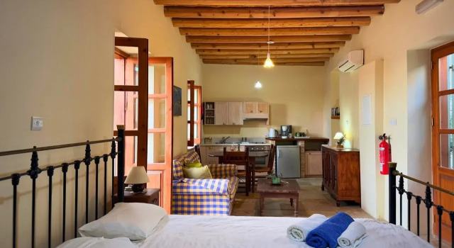 Eveleos Country House