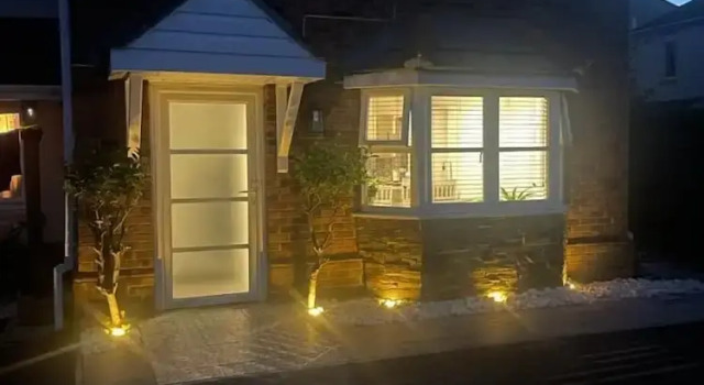 Beautiful 2 Bedroom House, Seasisde Location, Book Hotel Poole Dorset