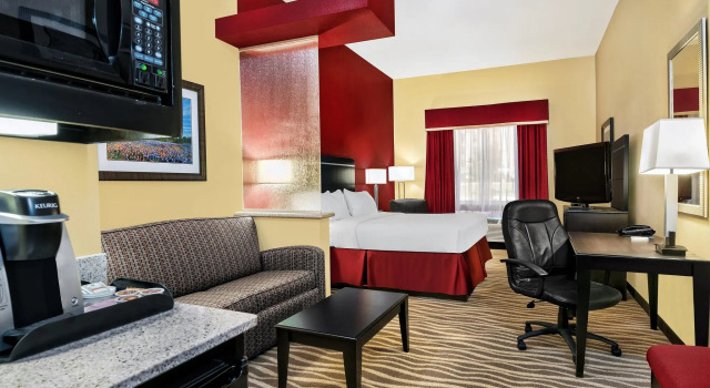 Люкс Holiday Inn Express & Suites Cotulla by IHG