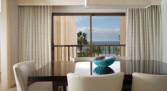 Двухместный люкс Presidential Sonesta Redondo Beach and Marina
