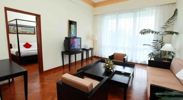 Полулюкс Inya Lake Hotel Yangon