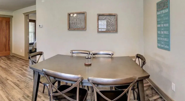 Flat's AB - 5 Br Cottage