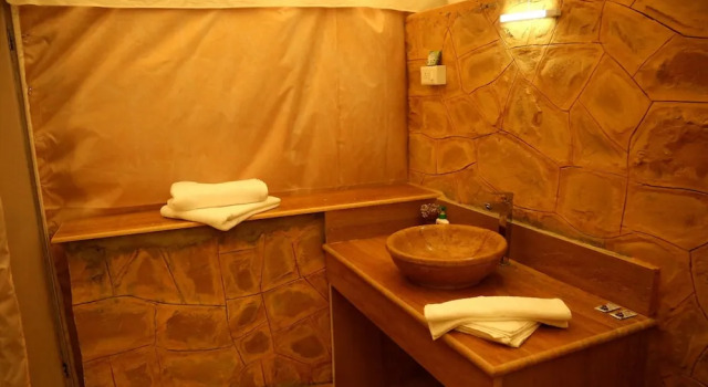 Тент с красивым видом из окна Exotic Luxury Camps