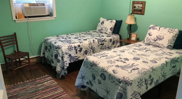 Коттедж Beach Front On The Bay In Our Rustic, Pet Friendly Cottage 4 Bedroom Cottage by RedAwning