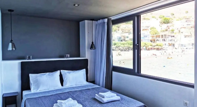 Sunrise Luxury Seaside Apartment