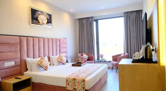 Номер Deluxe ACR Luxury Hotel