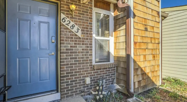 3bddog-friendlynear Shopping & Restaurants