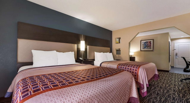 Четырёхместный люкс Best Western Bradbury Inn & Suites