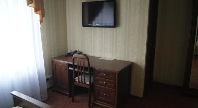 Zolotoy Fazan, Book Hotel Hoteller i Nikolayev med parkering, Parkering