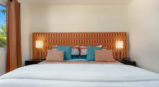 Celebrity Hideaway at Movie Colony East, Забронировать Отель Отели Палм-Спрингса с парковкой, рядом с Palm Springs Mall Shopping Center, Парковка