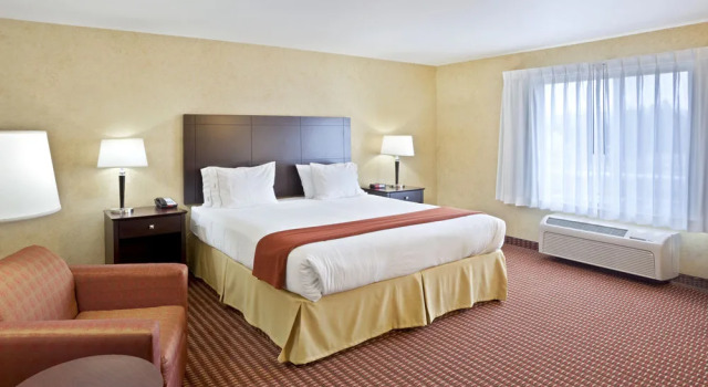 Holiday Inn Express Hotel & Suites Sandpoint North, 预订 酒店 庞德瑞 Schweitzer Mountain
