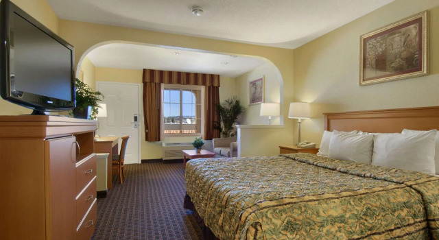Люкс Days Inn by Wyndham Hayward Airport
