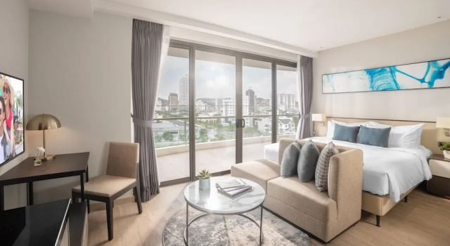 Номер Deluxe с 2 комнатами с балконом Citadines Marina Halong