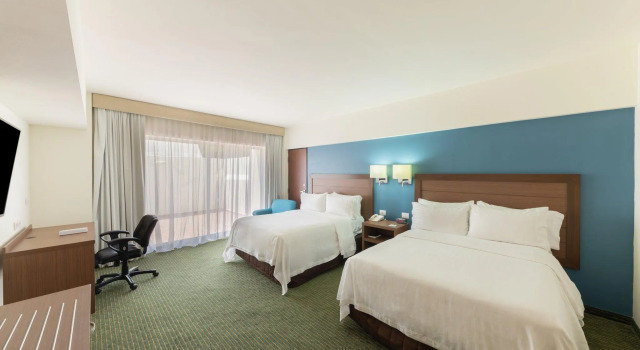 Четырёхместный номер Standard Holiday Inn Guadalajara Expo Plaza del Sol by IHG
