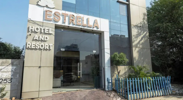 B&B Estrella Hotel And Resort, Забронировать Отель «постель и завтрак» Отели штата Махараштры 3 звезды, 3*