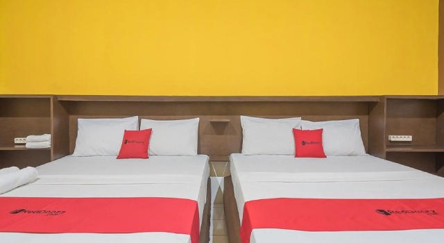 Standard Familie Zimmer RedDoorz near Alun Alun Subang