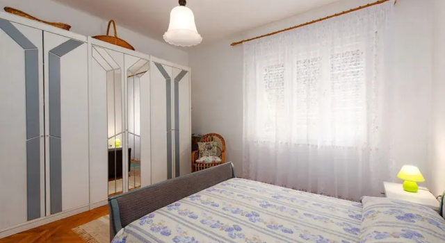 Elegant Lovran Apartment With Large Outdoor Area, Забронировать Апартаменты/квартира Отели Ловран с парковкой, Парковка